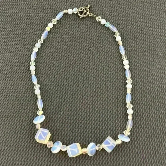 Moonstone Glass Chunky Beaded Necklace Iridescent Cube Silver Tone 16" - Picture 1 of 16